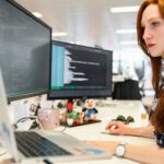 كيف تعمل فرق التقنية داخل الشركات الحديثة؟
