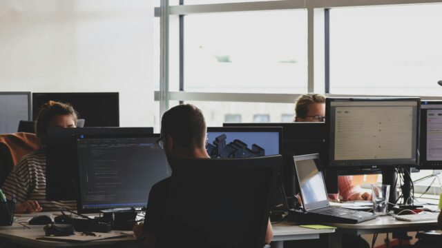 لماذا تستثمر شركات التقنية في بيئات العمل المرنة؟