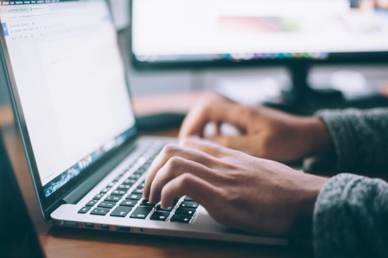 لوحة المفاتيح الميكانيكية أم التقليدية؟